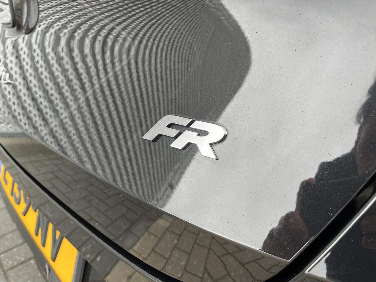 Seat LEON Sportstourer 1.5 TSI FR Business Intense / Navigatie / Led / Camera / Parkeersensoren / Lichtmetaal 17 inch / **