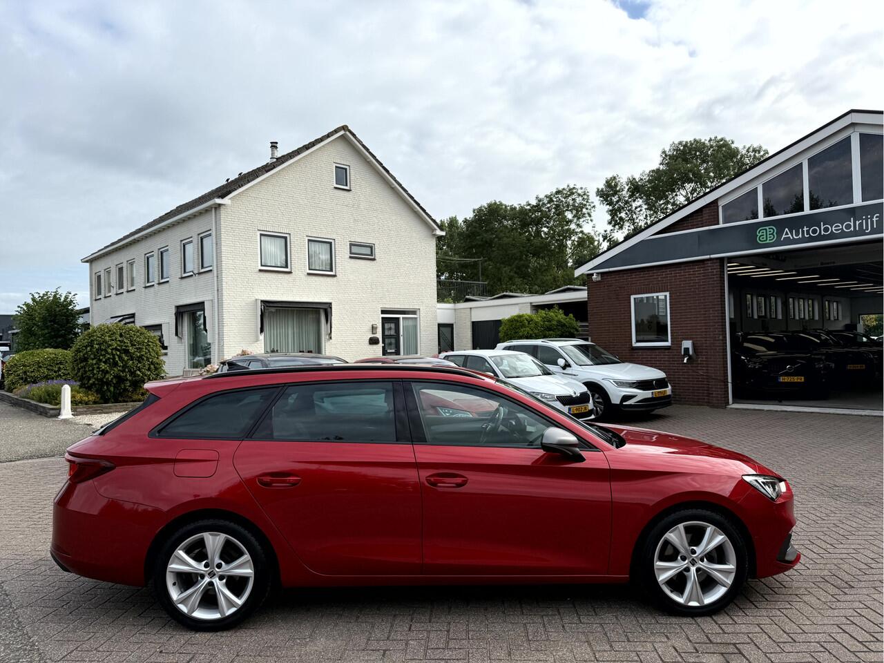 Seat LEON Sportstourer 1.5 eTSI FR Launch Edition Virt.Cockpit, 17''Lmv, App Connect, Sfeer Verlichting
