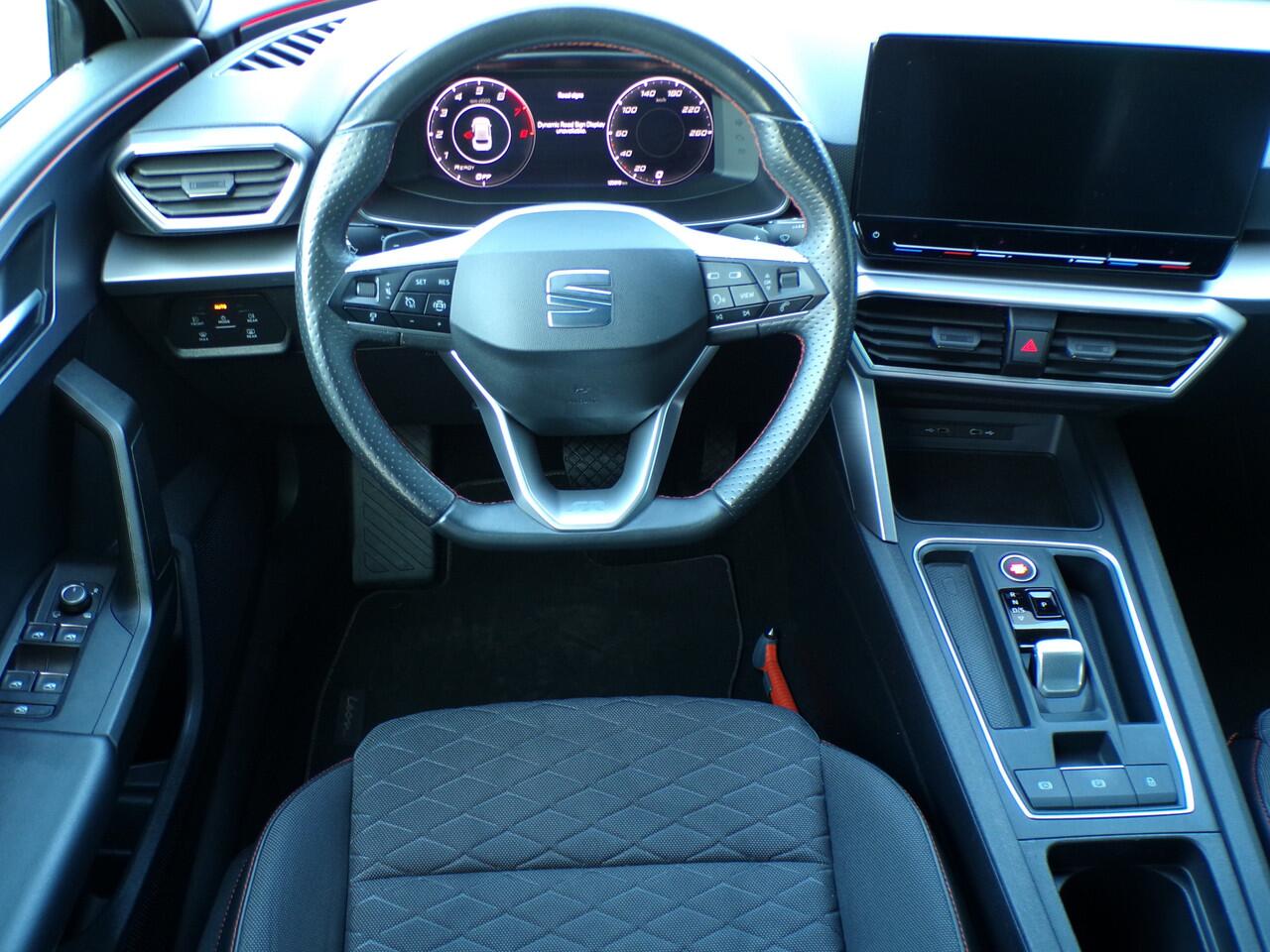 Seat LEON 1.5 eTSI FR Launch Edition 150 PK, Automaat / Carplay + Android Auto / Full LED / Virtual Cockpit / 18' Sportvelgen