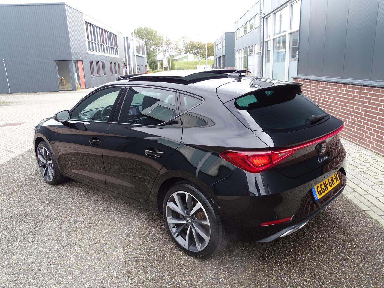 Seat LEON 1.4 TSI eHybrid PHEV FR Business Intense AUTOMAAT | PANORAMADAK | STUUR-STOELVERWARMING | NAVIAGATIE | ACHTERUIT RIJ CAMERA | LED PAKKET | VOLLEDIG DIGITAAL INSTRUMENTENPANEEL | DAB | KEYLESS ENTRY |