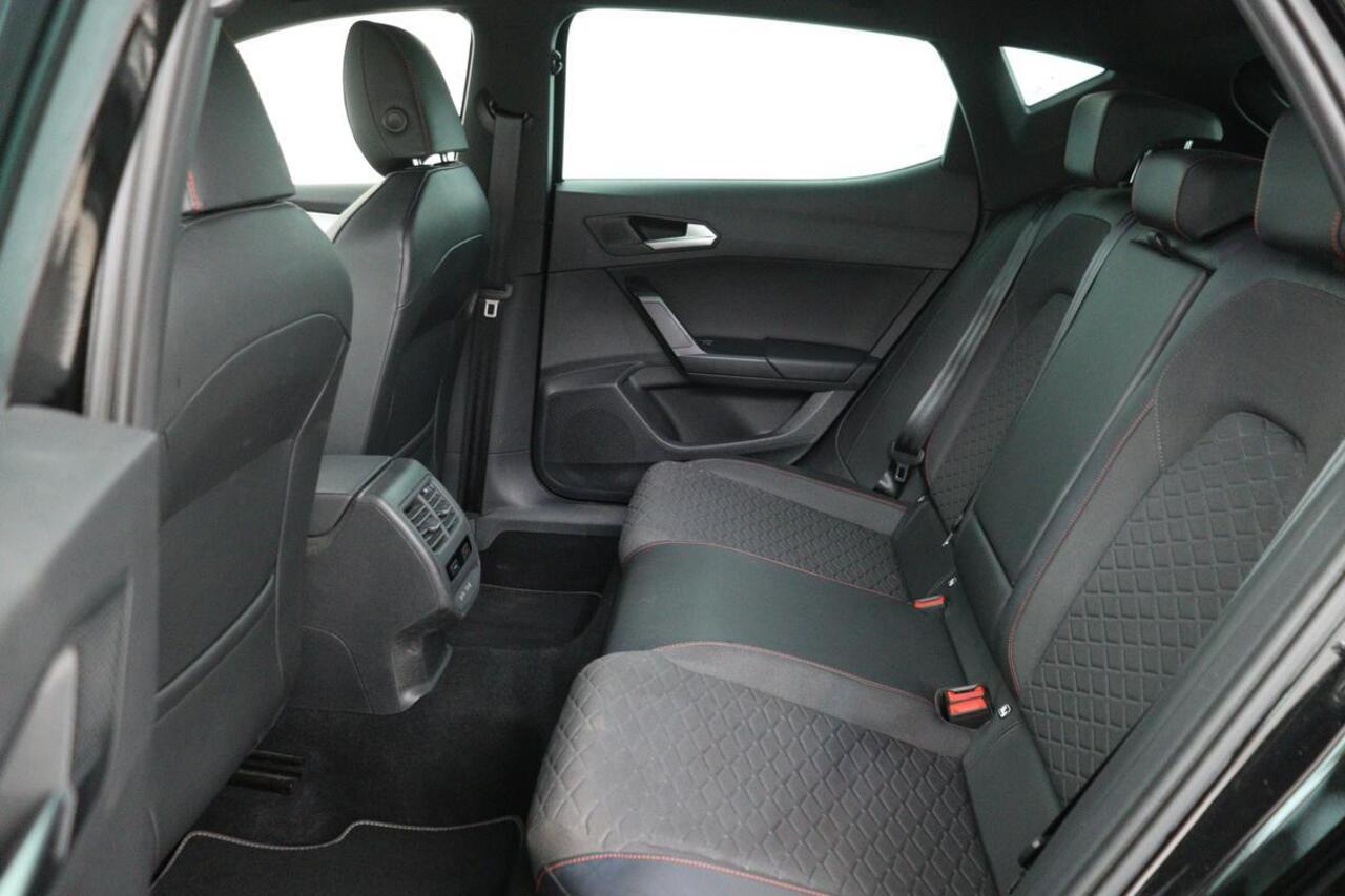 Seat LEON 1.5 eTSI FR Launch Edition | Carplay | Stoel & stuurverwarming | Camera | Adaptive cruise | Navigatie | Keyless | Full LED | Sportstoelen