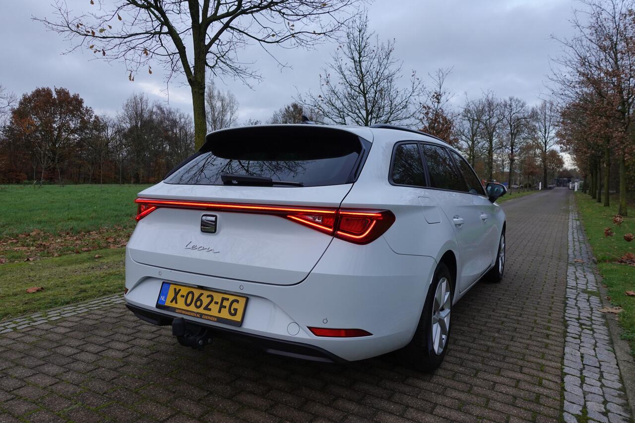 Seat LEON Sportstourer 1.0 eTSI FR Business Intense | Trekhaak | CarPlay | Camera | Stuurwielverw. | Stoelverw. | BTW |