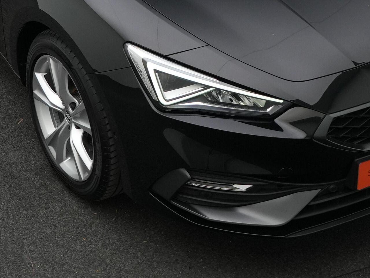 Seat LEON Sportstourer 1.0 eTSI FR Business Intense | Panoramadak | Achteruitrijcamera | Navigatie | Adaptive Cruise