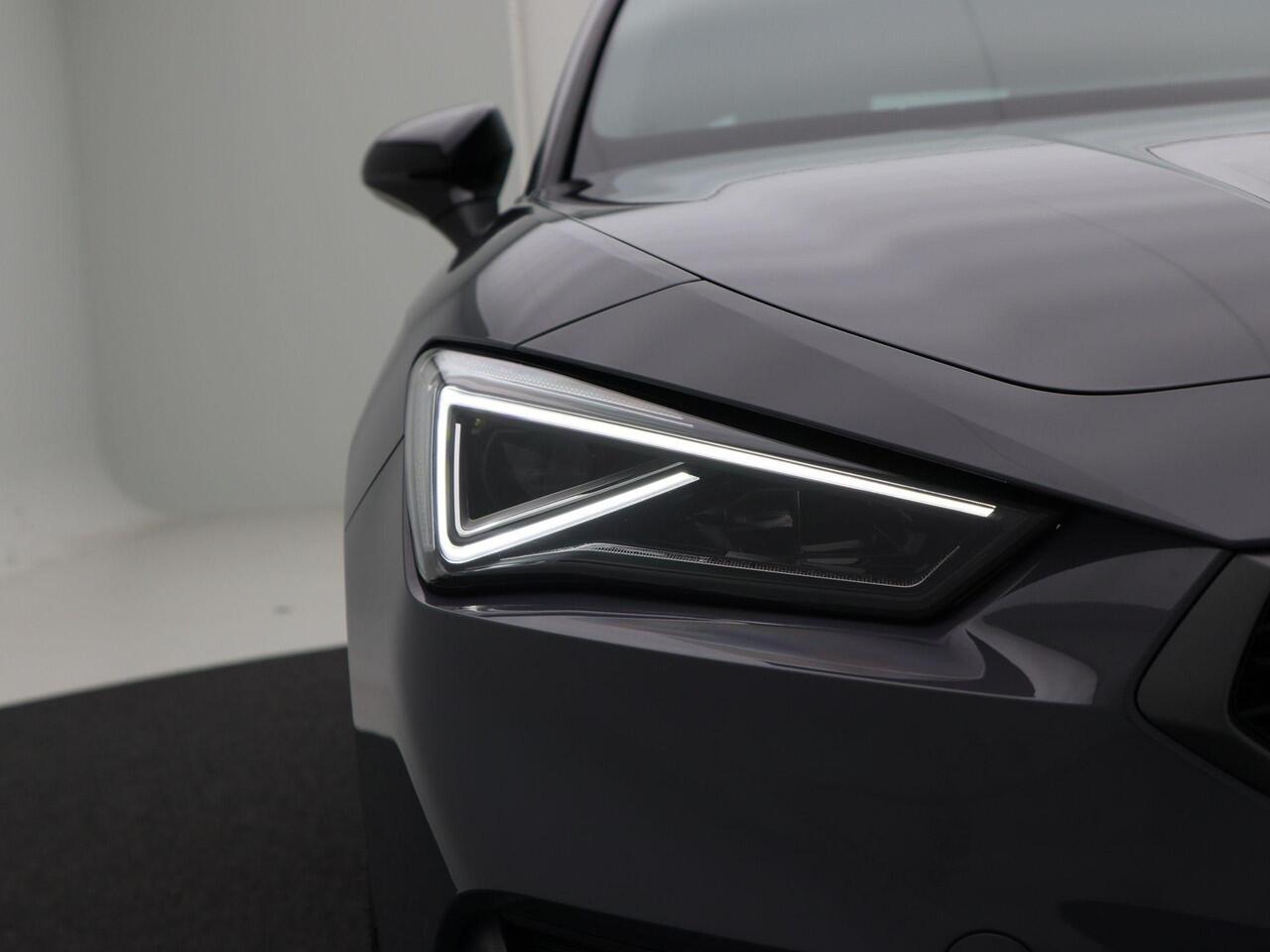 Seat LEON FR Business 1.5 TSI eHybrid PHEV 204pk | Panoramadak | Adaptive cruise control | Stoelverwarming | Black pack