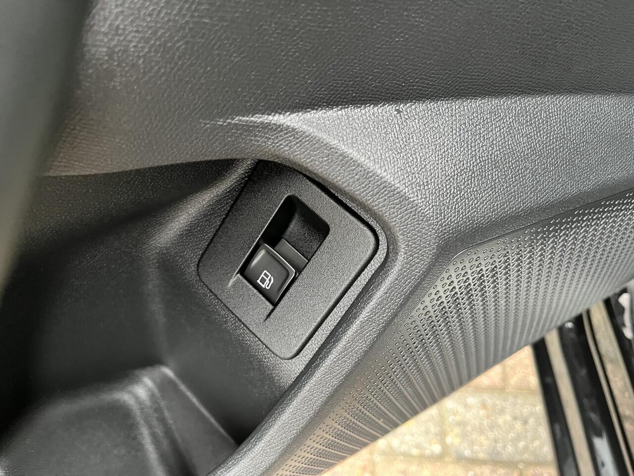 Seat LEON 1.4 TSI eHybrid PHEV FR Business Intense / AUTOMAAT/ KEYLESS/ FULL LINK/ PARK. SENSOREN + CAMERA/ LED/ ELEKTR. STOEL/ STUUR VERWARM./ KEYLESS/ NAVI/ 18" LMV