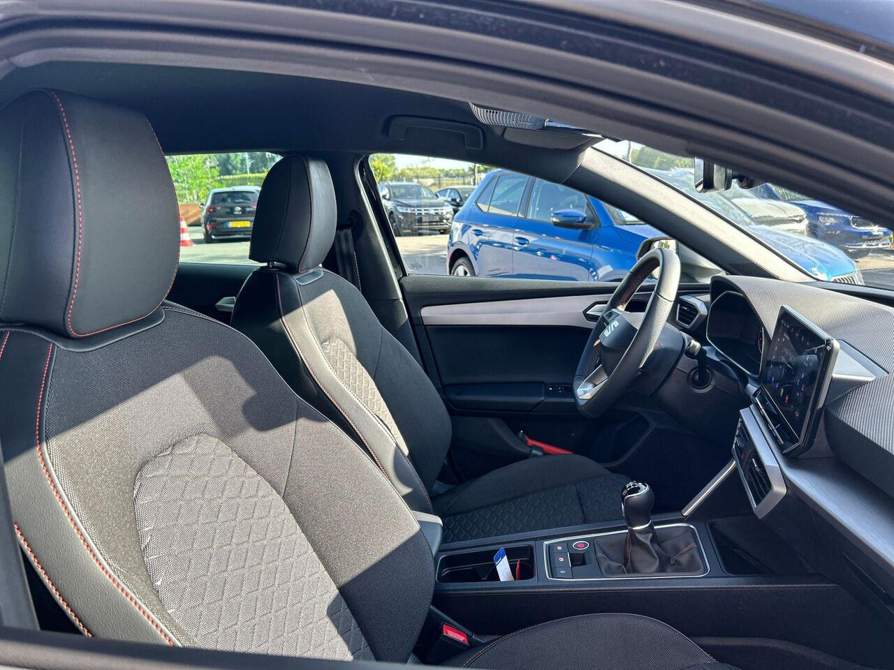 Seat LEON 1.0 TSI FR Business 110 pk | Verlengde garantie | Navigatie | Parkeersensoren achter | Full LED koplampen | Stoelverwarming |