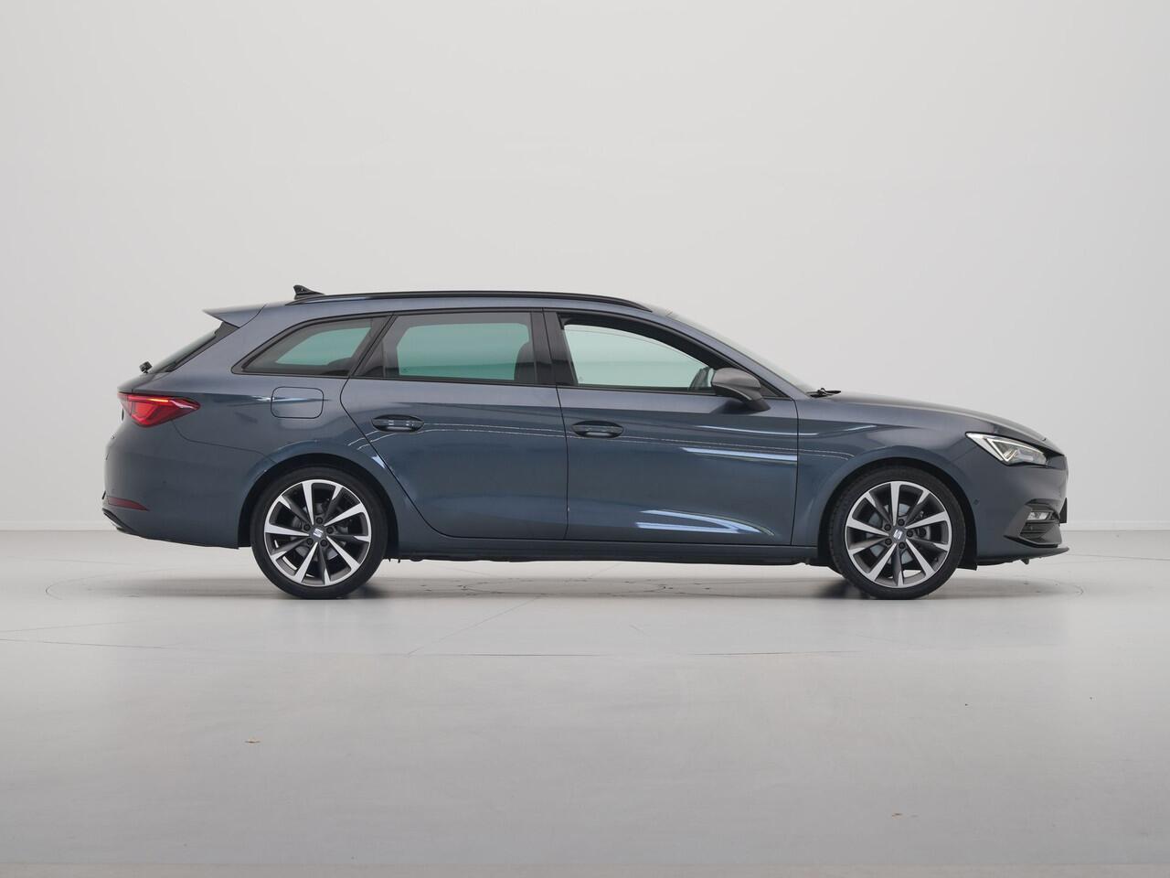 Seat LEON Sportstourer 1.5 TSI FR Launch Edition Navigatie Sideassist Stoelverwarming Parkassist Carplay 245