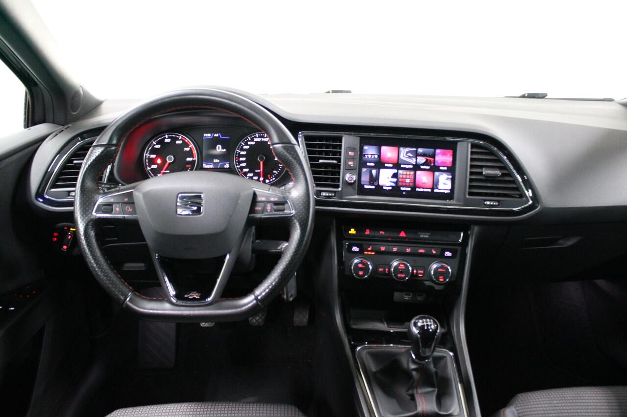 Seat LEON Sportstourer 1.5 TSI FR Business Intense / Stoelverwarming / Navi. / Afneembare trekhaak /