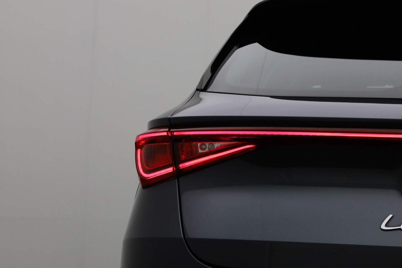 Seat LEON Sportstourer 1.5 eTSI 150 pk DSG FR Launch Edition | Stuur-/stoelverwarming | Achteruitrijcamera | Navigatie | Adaptive Cruise