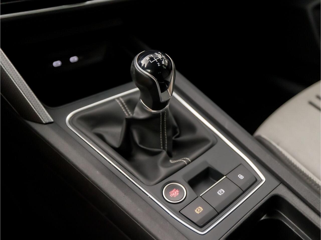 Seat LEON 1.0 TSI Sport (VIRTUAL COCKPIT, APPLE CARPLAY, GROOT NAVI, STUUR/STOELVERWARMING, ADAPTIVE CRUISE, KEYLESS, SPORTSTOELEN, CAMERA, LANE ASSIST, DAB+, NIEUWSTAAT)