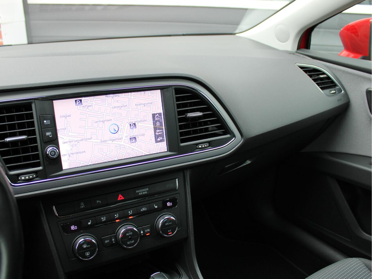 Seat LEON 1.5 TSI 150PK Style Ultimate Edition Automaat /NAVI/18'LM/Camera/Trekhaak/Stoelverwarming/PDC/Keyless/Lane assist/DAB+/NAP! 1e eig!