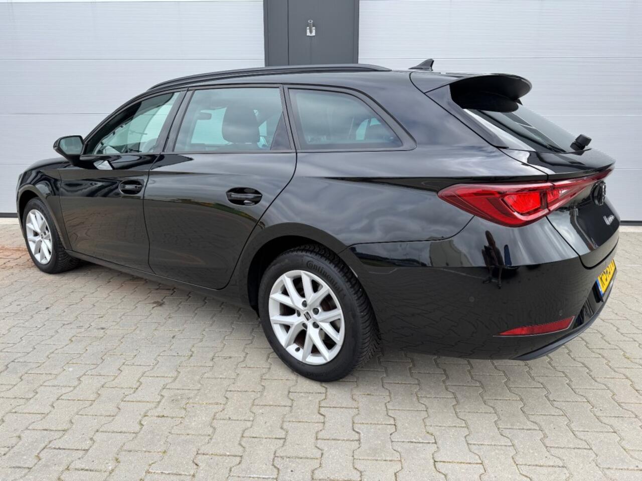 Seat LEON 1.0 TSI STYLE BUSINESS INTENS / ACC / CAMERA / APPLE CARPLAY / NL-AUTO / DEALER ONDERHOUDEN.