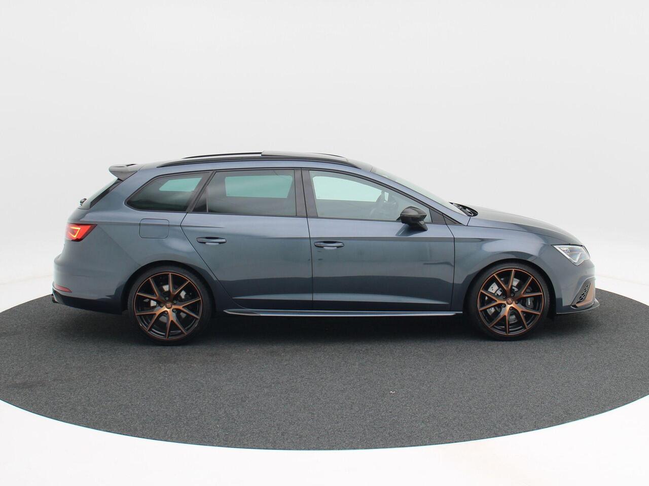 Seat LEON ST 2.0 TSi 300 Pk Automaat 4DRIVE CUPRA | Panoramadak | Bucket Seats | Camera | Stoelverwarming | 19 Inch | Beats Audio | 71.983 km!!