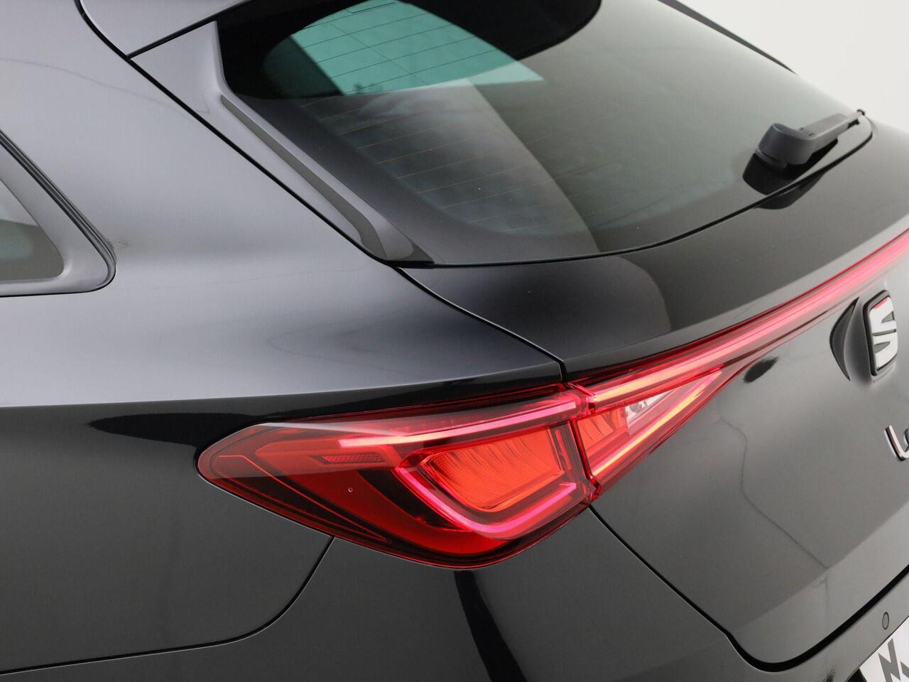 Seat LEON Sportstourer 1.5 eTSI/150PK Style DSG · Camera + Parkeersensoren · Apple/Android · LED · Garantie t/m 30-05-2029 of 100.000km