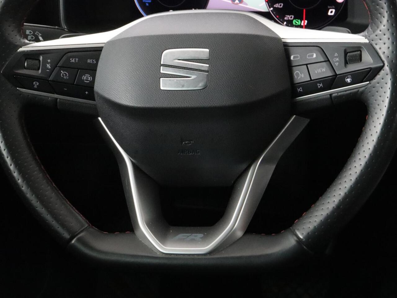 Seat LEON 1.4 TSI e-Hybrid FR | Trekhaak | Stoelverwarming | Camera | Adaptive cruise | Carplay | Navigatie | Full LED | Park Assist | Climate control | Bluetooth | PHEV | Plug In