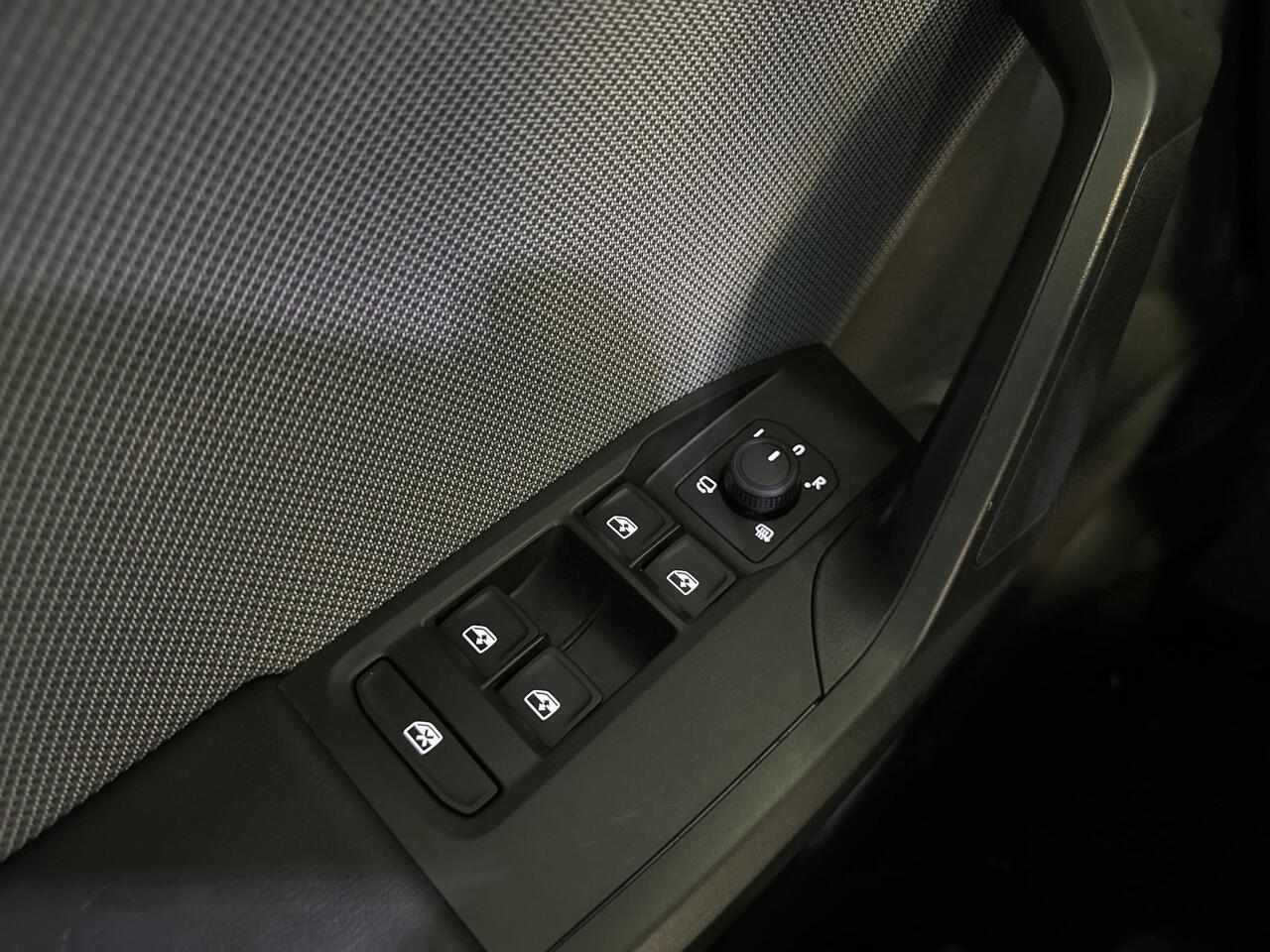 Seat LEON 1.5 115pk TSI Style Adaptive Cruise Control | Achteruitrijcamera | Parkeersensoren voor & achter