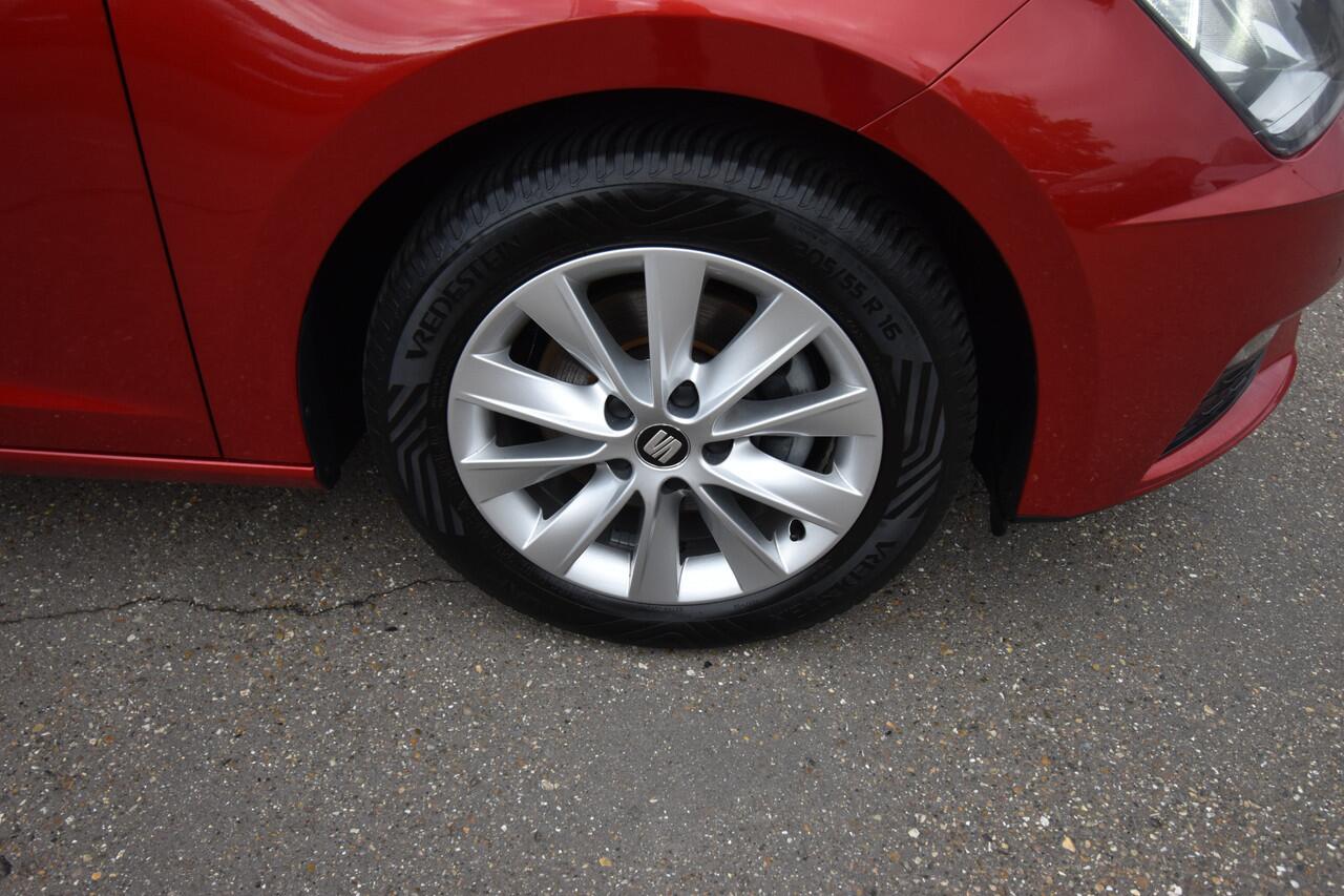 Seat LEON ST 1.6 TDI Style Business Intense , TREKHAAK , CLIMATR , CR CONTR , PDC V+A , NAVI ,