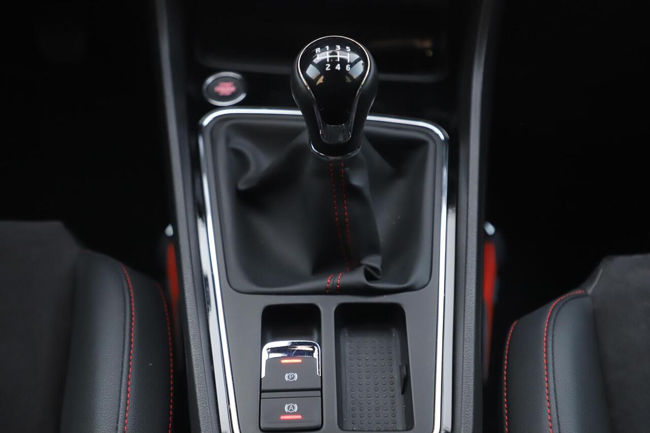 Seat LEON 1.0 TSI FR Ultimate Edition Virtual Cockpit Keyless Full LED Navigatie Carplay Android Achteruitrijcamera Beats Audio Adaptive Cruise Lane Assist