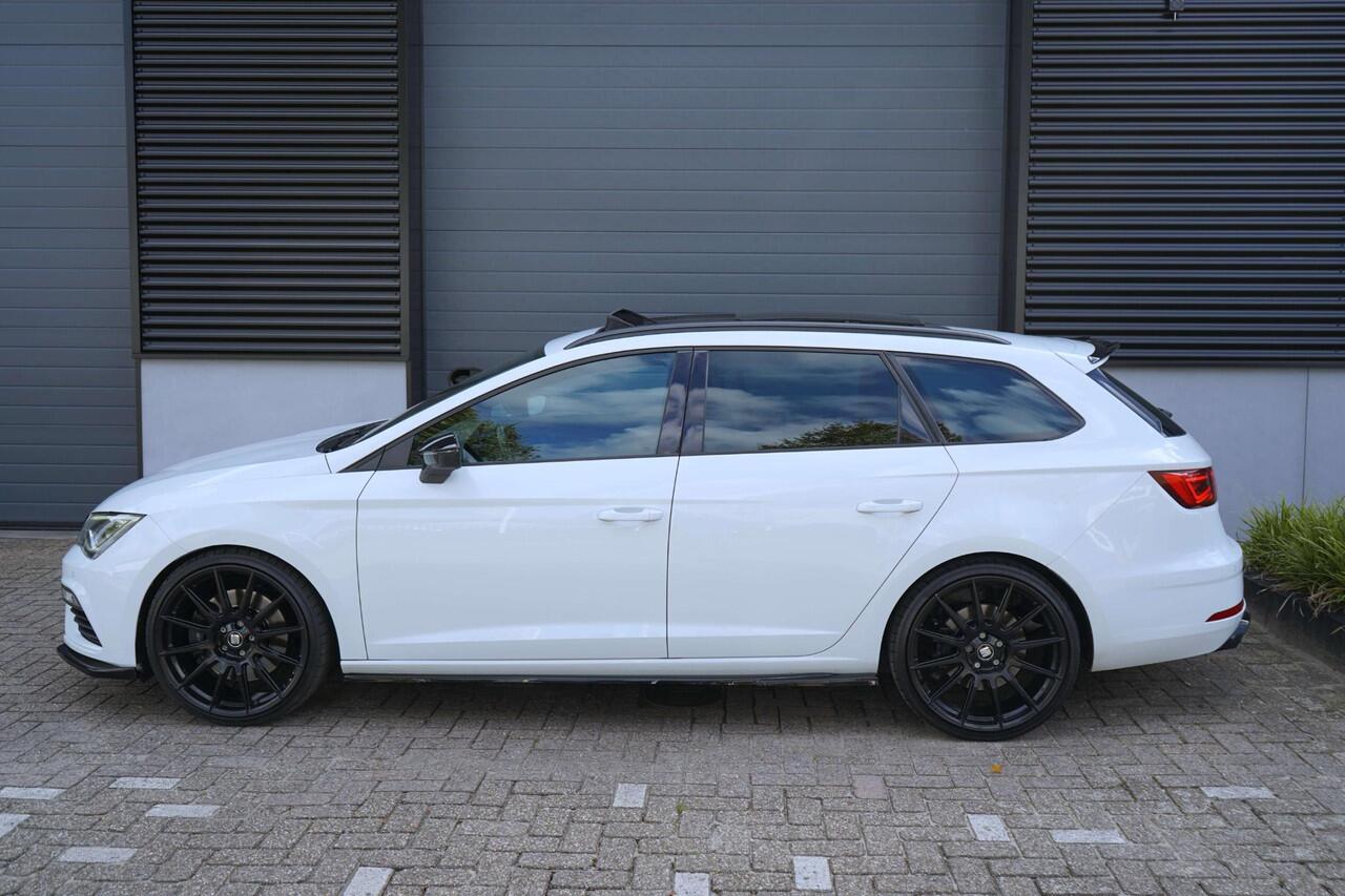 Seat LEON 2.0 TSI CUPRA 300 4-drive Pano/Schaal/Virtual/Maxton/Keyless/LED/Carplay