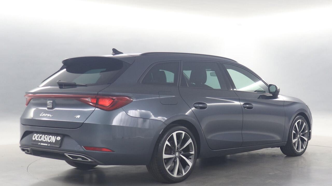 Seat LEON Sportstourer 1.5 eTSI FR Business Intense / Navigatie / Parkeersensoren / Trekhaak wegklapbaar