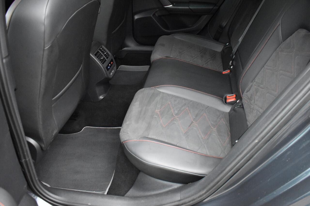 Seat LEON Sportstourer 1.5 TSI 150pk FR Launch Edition / Carplay / Navi / 17"LM / Adap. Cruise /