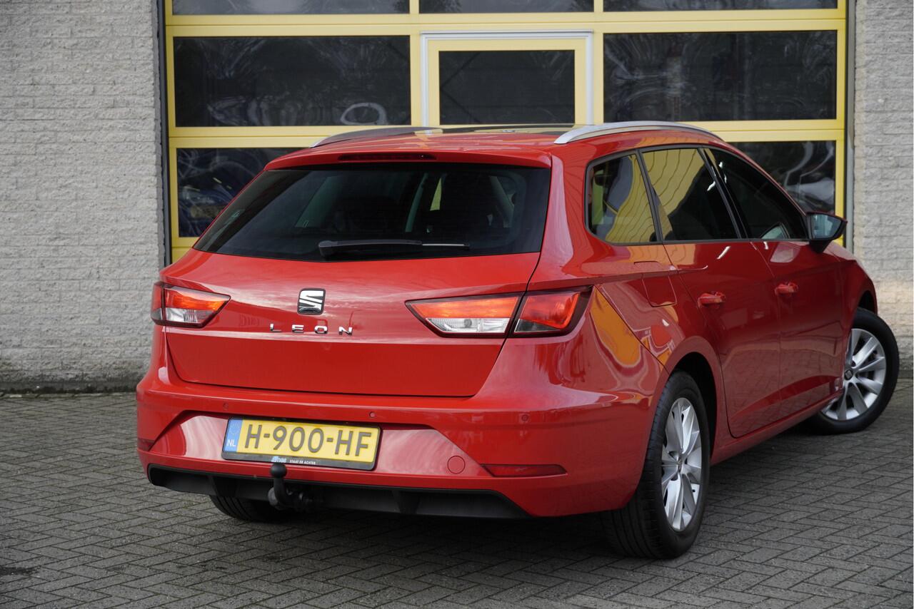 Seat LEON ST 1.5 TSI 150PK! Automaat Style Ultimate Edition BJ2020 Lmv 16" | Led | Pdc | Navi | Beats Audio | Panoramadak | Trekhaak | Achteruitrijcamera | App-Connect | Climate control | Cruise control | Extra getint glas