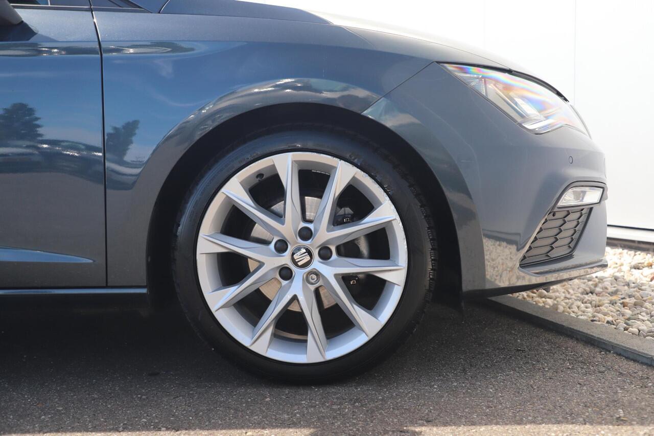 Seat LEON ST 1.5 TSI FR Business Intense 131PK Virtual Cockpit 18 inch LMV Half Leder Beats Audio Navigatie Clima Cruise Sfeerverlichting