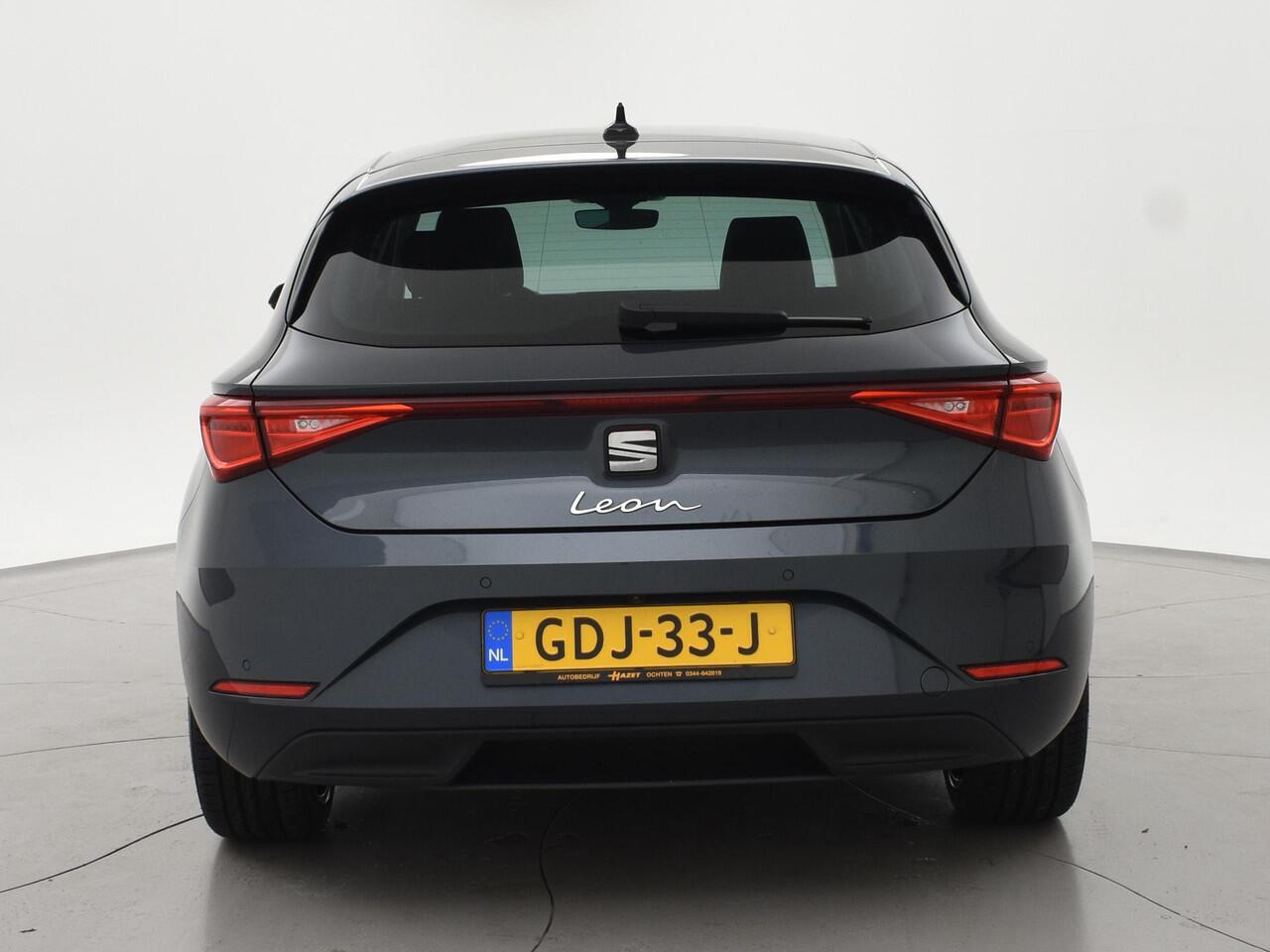 Seat LEON 1.0 TSI STYLE INTENSE + WEGKL. TREKHAAK | VIRTUAL COCKPIT | CAMERA | STOELVERW. | NAVIGATIE | CARPLAY