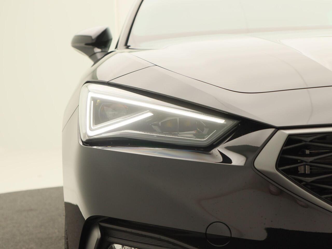 Seat LEON Sportstourer FR Business 1.5 TSI eHybrid PHEV 204pk | Trekhaak | Adaptive cruise control | Black pack | Achteruitrijcamera