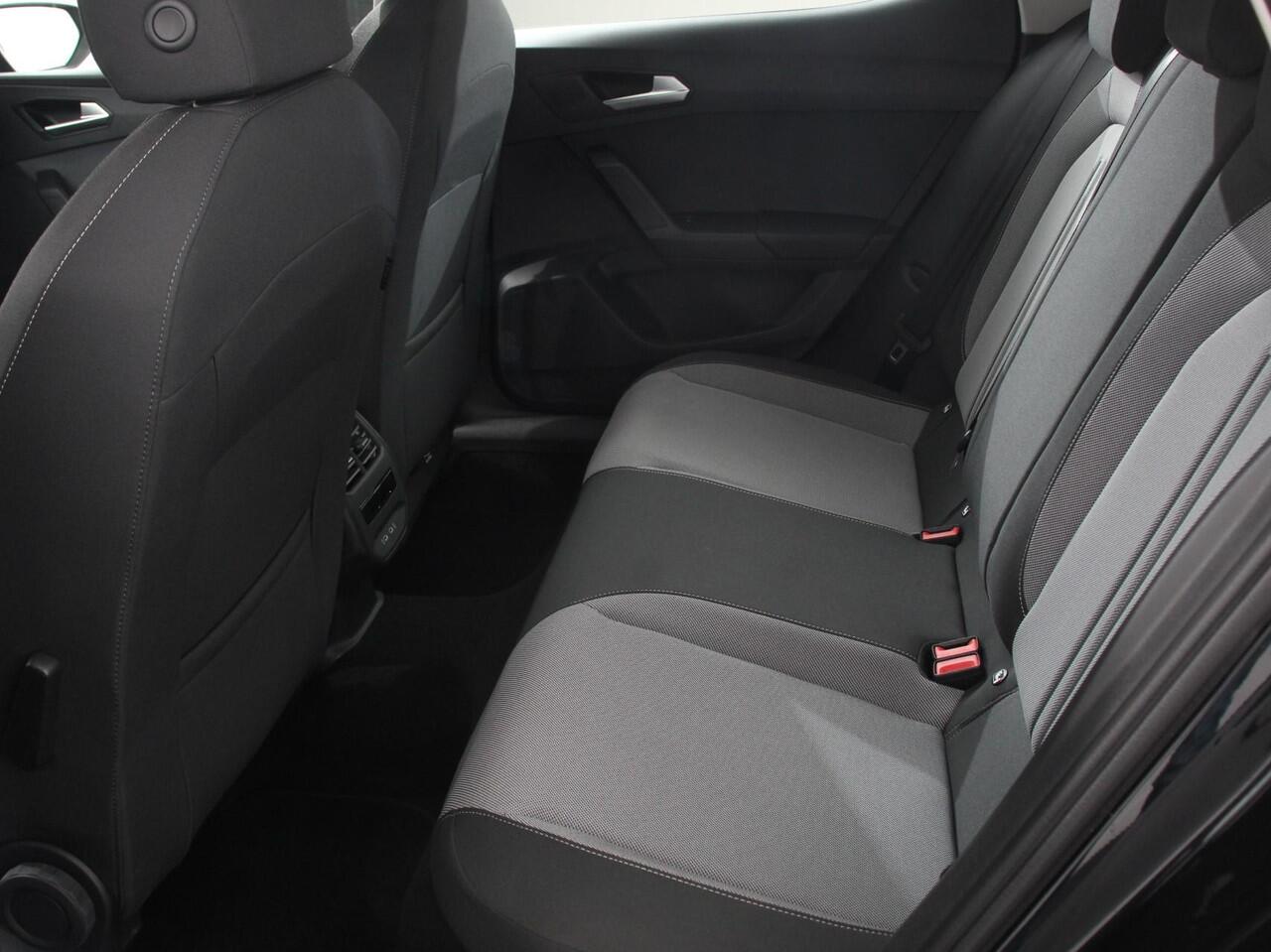 Seat LEON 1.0 eTSI 110pk DSG Style | Navigatie | Apple Carplay/ Android Auto | Camera | Parkeersensoren | Stoel- en stuurverwarming | Cruise Control | Virtual Cockpit | Climate Control | Lichtmetalen Velgen