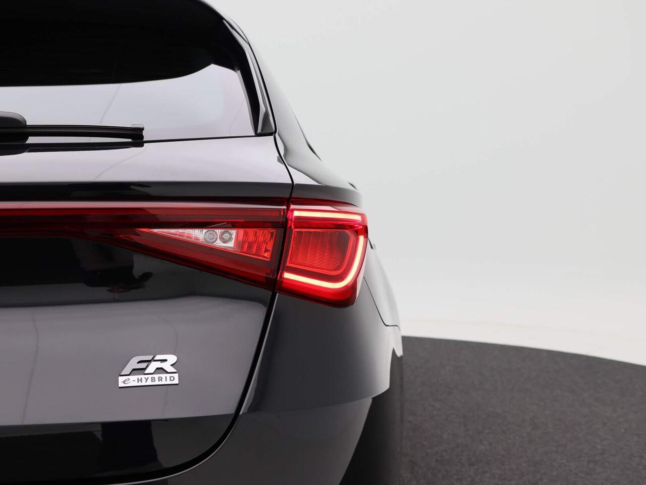 Seat LEON Sportstourer 1.5 TSI e-Hybrid FR PHEV First Edition Adaptive Cruise | Carplay| Camera | Privacy Glas | Parkeersensoren | Climate Control | 18 Inch | 20.253 Km!!