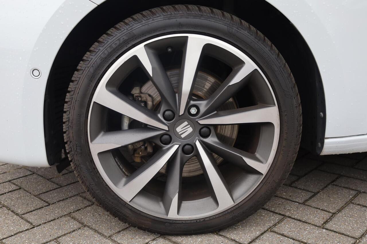 Seat LEON Sportstourer 1.4 TSI eHybrid PHEV FR Side assist sfeerverlichting navigatie grootbeeld leder alcantara ACC cruise control FR FULL Led cruise control parkeersensoren multifunctioneel lederen stuurwiel doorn ons geleverd en door ons dealer onderhouden
