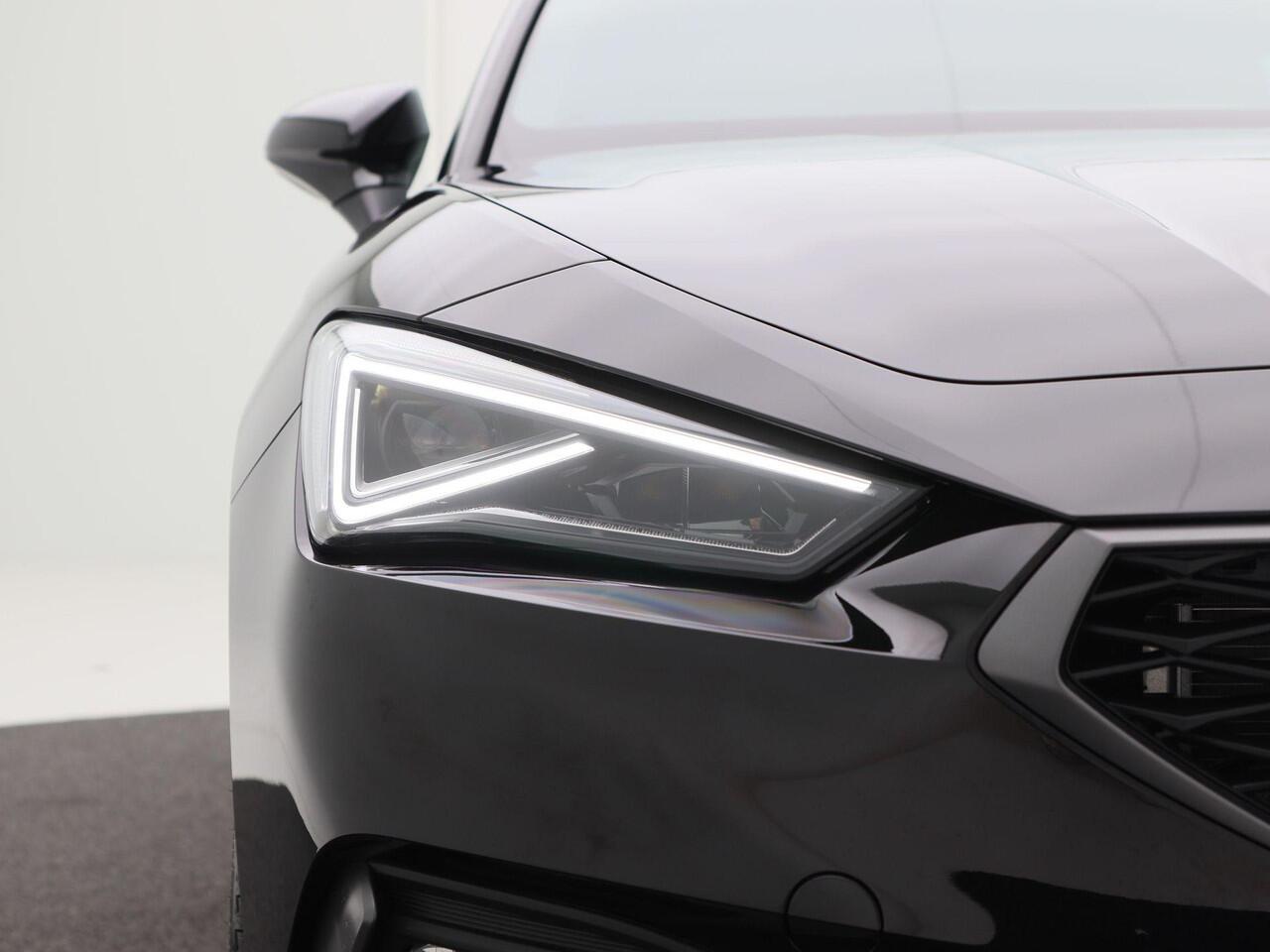 Seat LEON Sportstourer FR Business 1.5 TSI eHybrid PHEV 204pk | Trekhaak | Adaptive cruise control | Navigatie | Black pack