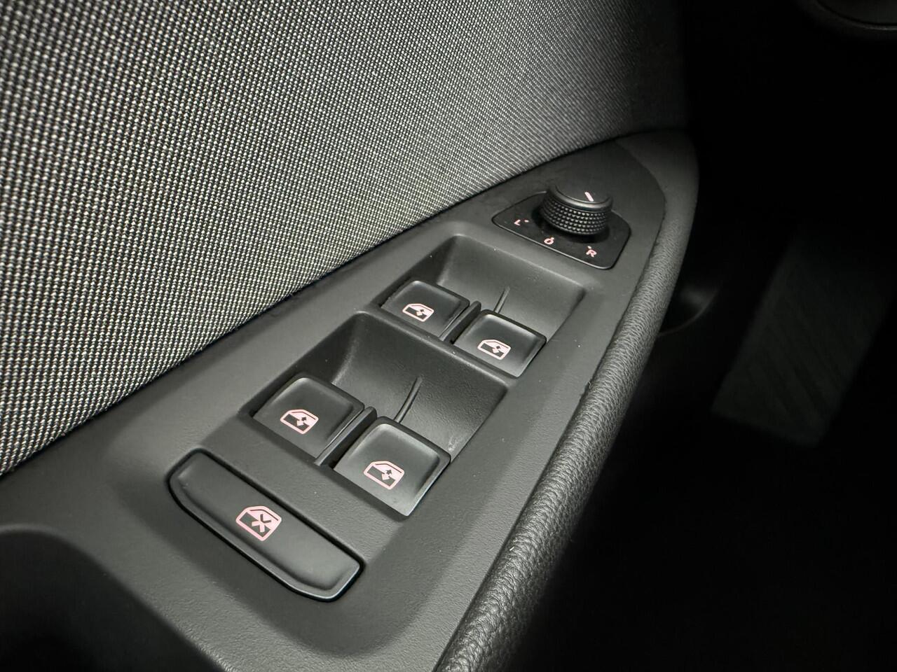 Seat LEON ST 1.0 EcoTSI Style Business Intense ?Navigatie ?Apple Carplay & Android Auto ?Keyless ?Lane Assist ?Climate ?Cruise ?Parkeersensoren ?Lichtmetaal 17"