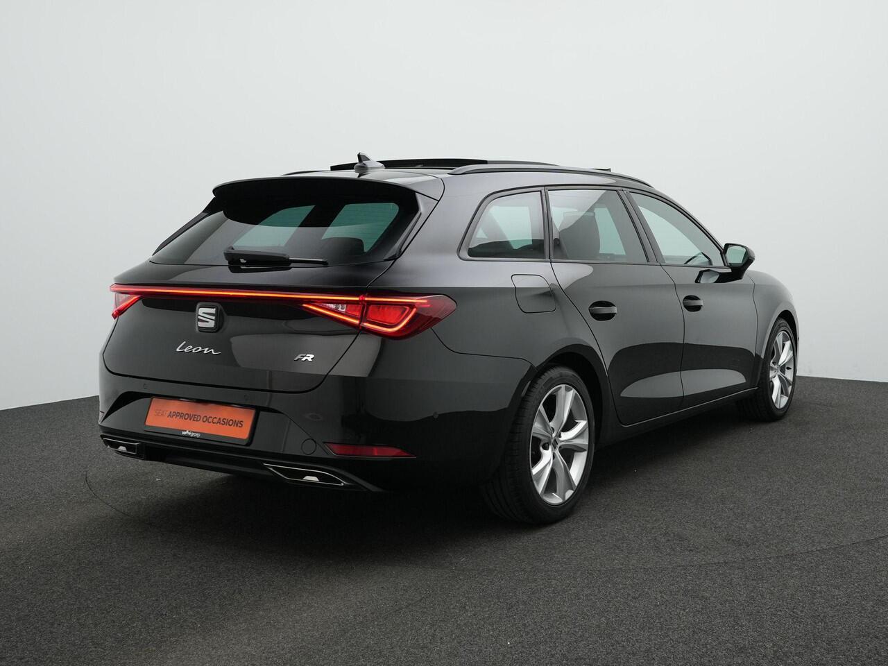 Seat LEON Sportstourer 1.0 eTSI FR Business Intense | Panoramadak | Achteruitrijcamera | Navigatie | Adaptive Cruise