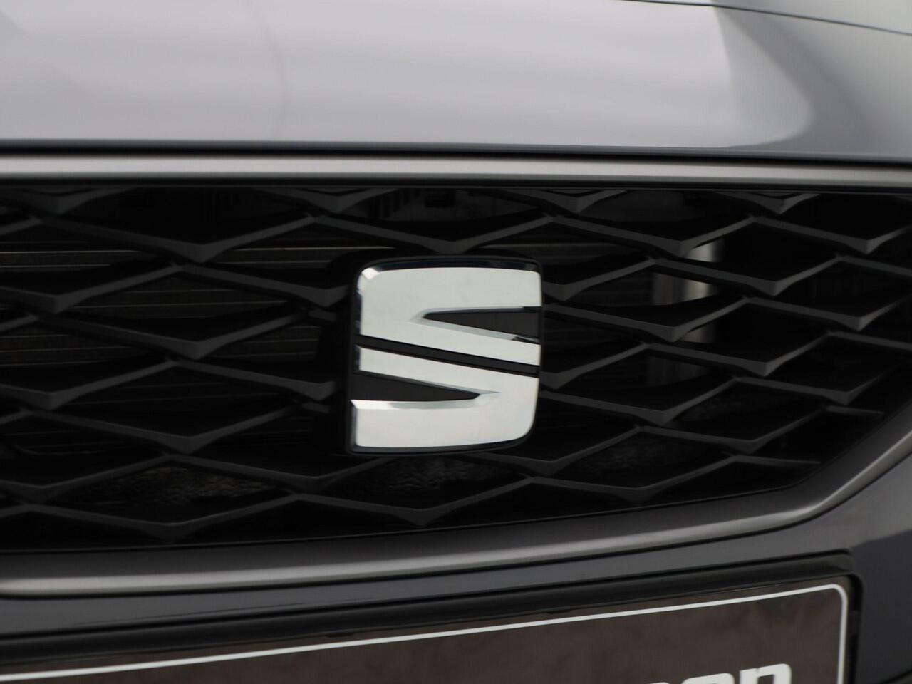 Seat LEON FR Business 1.5 TSI eHybrid PHEV 204pk | Panoramadak | Adaptive cruise control | Stoelverwarming | Black pack