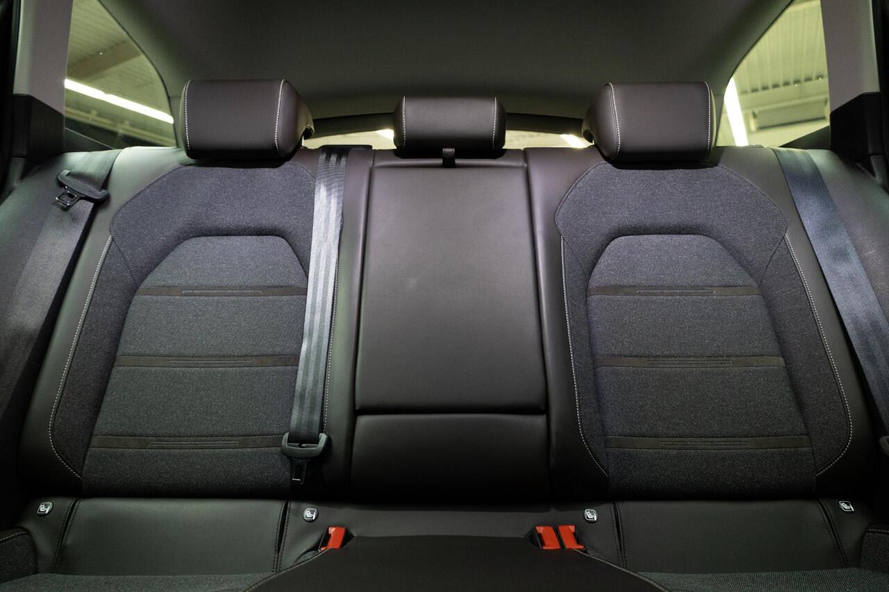 Seat LEON Sportstourer 1.5 eTSI Style Business Intense | Trekhaak | Carplay |