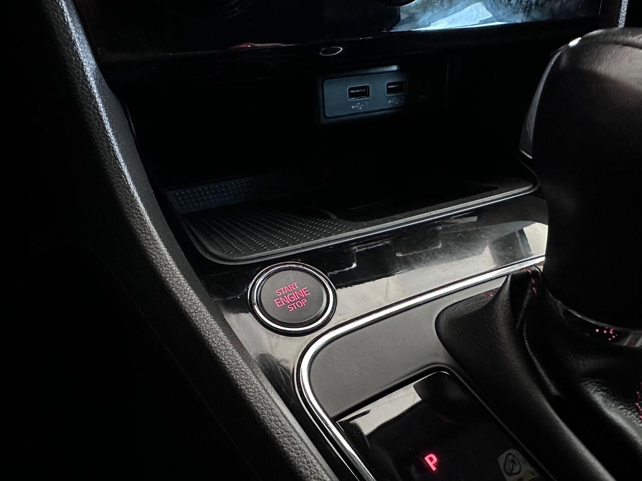 Seat LEON 1.5 TSI FR Ultimate Edition Black Pano | Digital 1.5 TSI FR Ultimate Edition Black