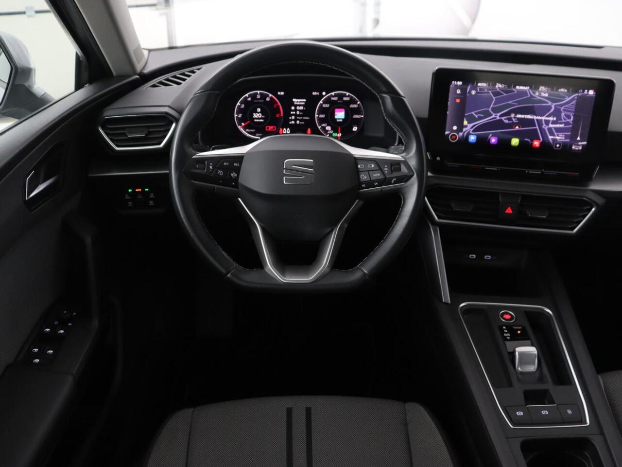 Seat LEON 1.0 eTSI Style | Trekhaak | Camera | Carplay | Full LED | Navigatie | Cruise control | Parkeerhulp | Climate control | Bluetooth