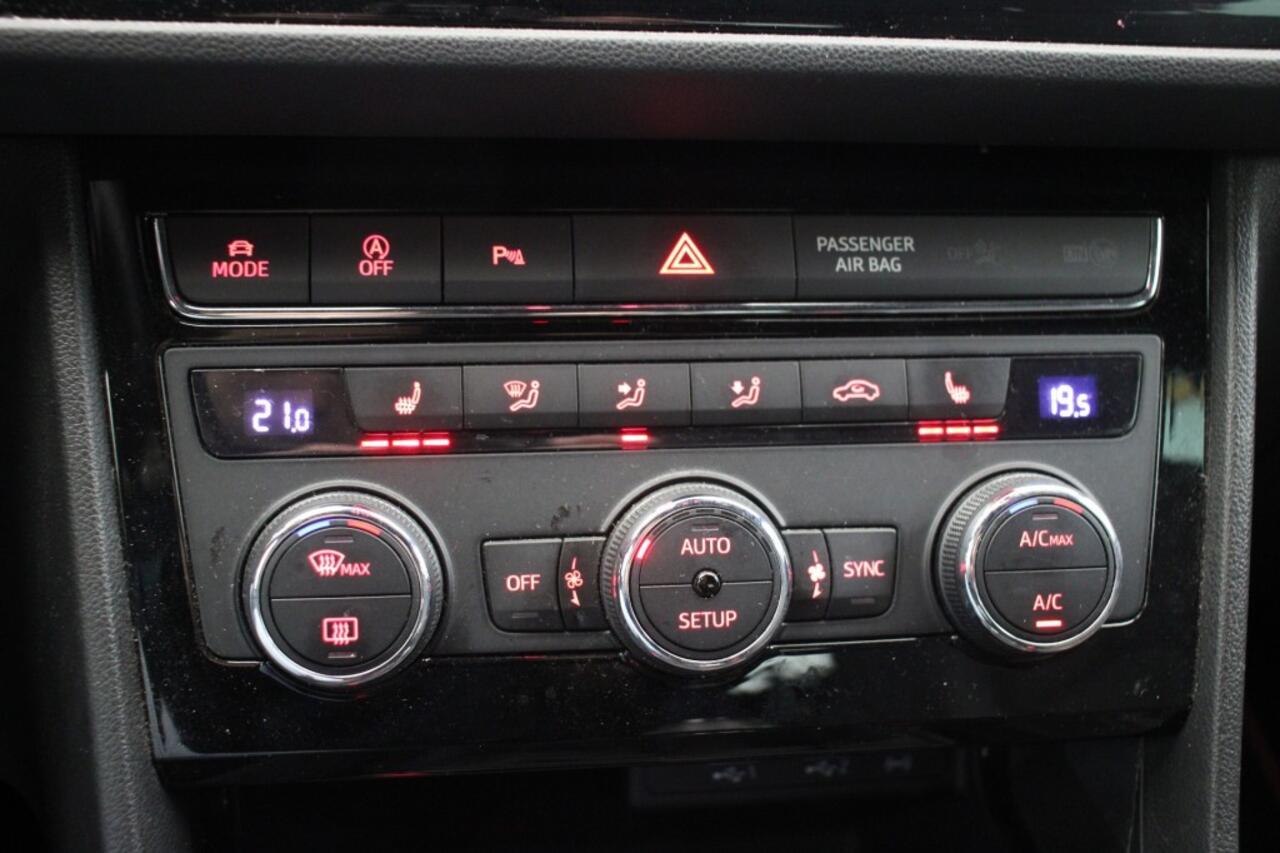 Seat LEON ST 1.5 TSI FR Ultimate Edition - Digitaal cockpit, Carplay, Cruise, Navi, Camera, Trekhaak, Beats, Stoelverw.