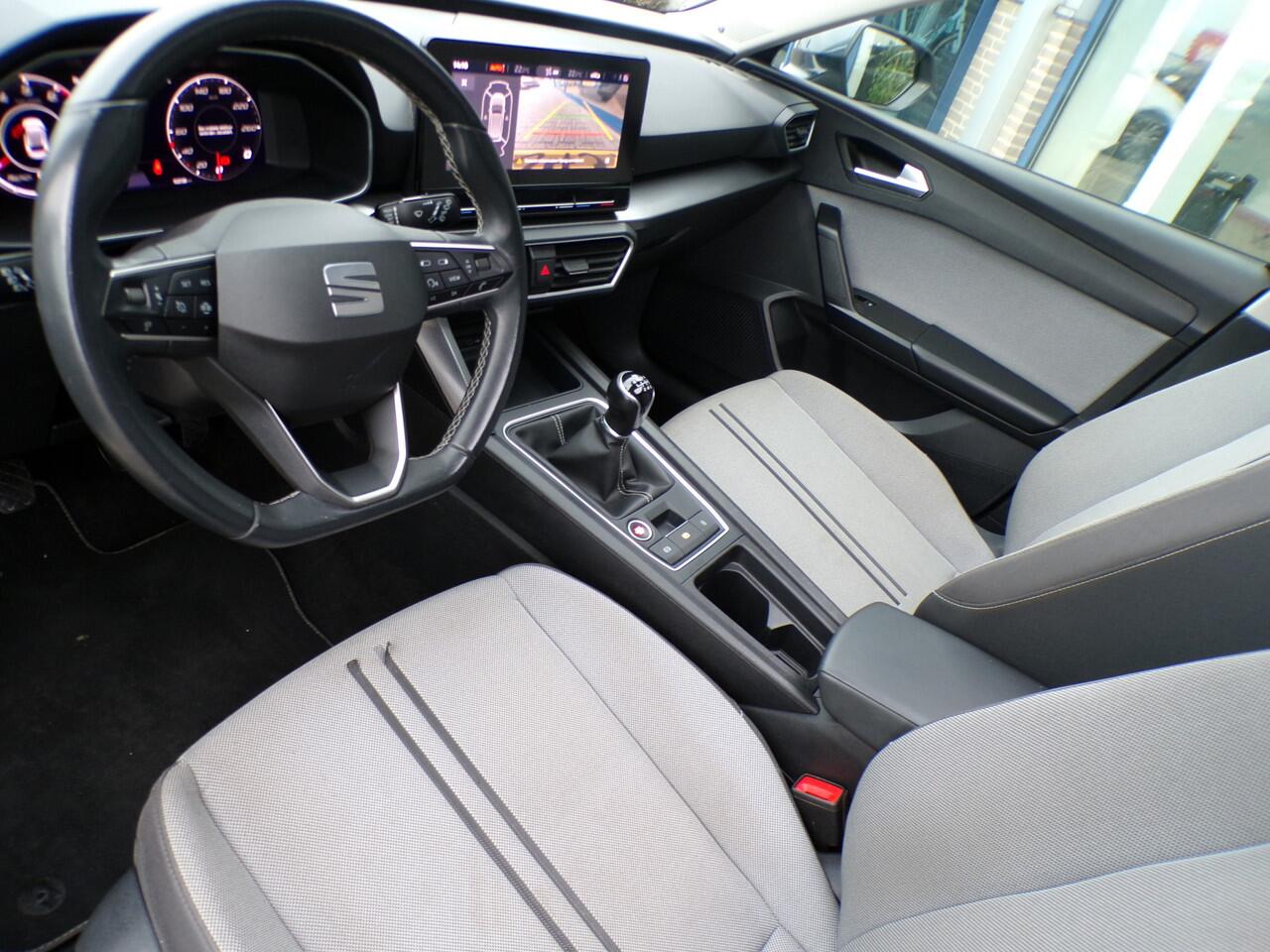 Seat LEON Sportstourer 1.5 TSI Style Launch Edition, Full LED / Trekhaak / Elektr. Schuifdak / Camera + Sensoren / Carplay + Android Auto