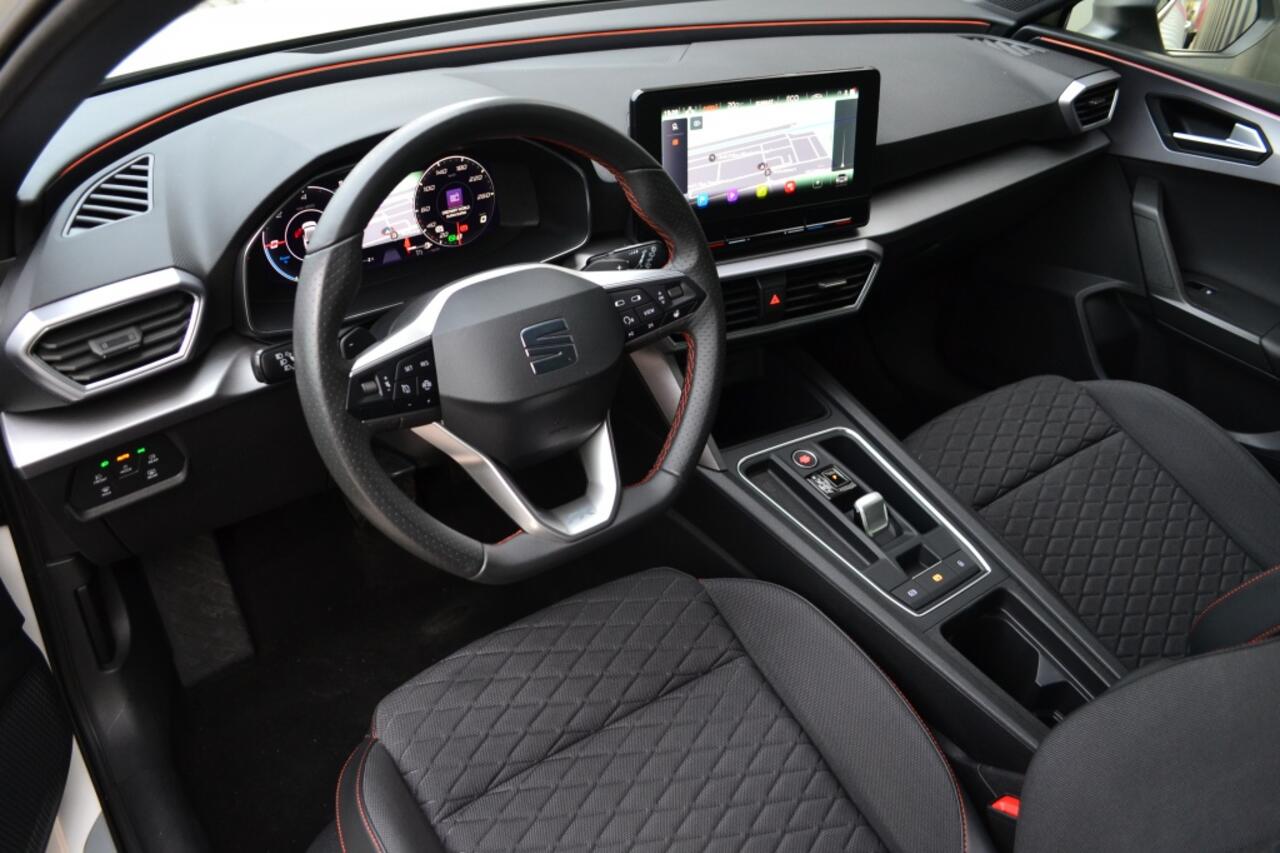 Seat LEON FR e-Hybrid Business LED/Camera/18''/Keyless