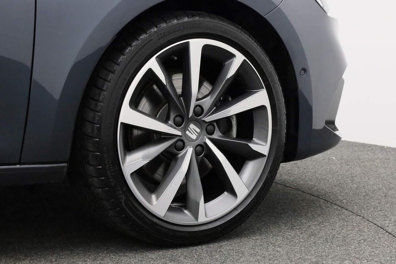 Seat LEON Sportstourer 1.5 eTSI 150 pk DSG FR Launch Edition | Stuur-/stoelverwarming | Achteruitrijcamera | Navigatie | Adaptive Cruise