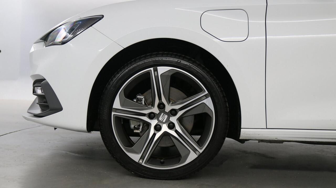 Seat LEON Sportstourer 1.5 TSI 204pk e-Hybrid FR Business DSG / Navigatie / Camera / Apple Carplay / Sfeerverlichting