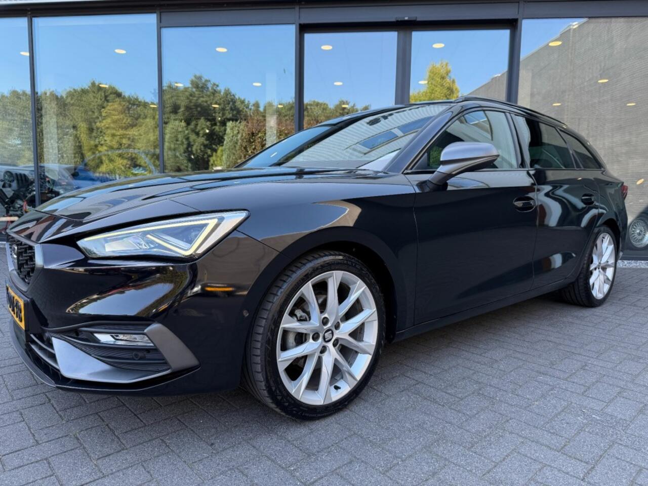 Seat LEON Sportstourer 1.5 eTSI FR,LED,Trekhk Elekt,Adapt Cruise,BLIS,Lane Ass.,Half Leer