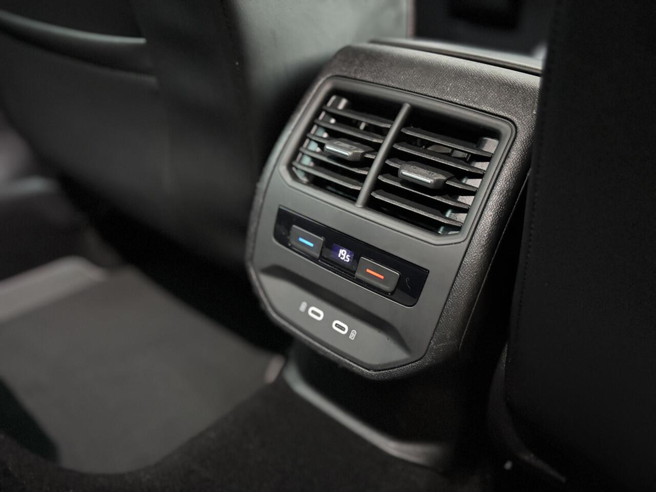 Seat LEON 1.0 TSI FR Launch Edition | Cruise Control Adaptief | Dig Cockpit | Apple carplay / Android auto |