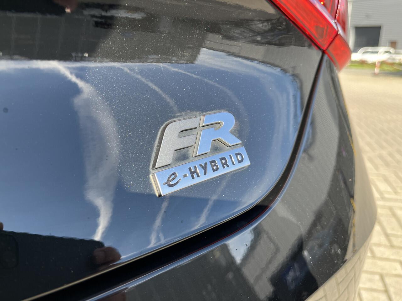 Seat LEON 1.4 TSI eHybrid PHEV FR Business Intense / Panoramadak / 18" LMV / Navigatie / App connect / Camera / Parkeersensoren V+A / Dodehoek / **