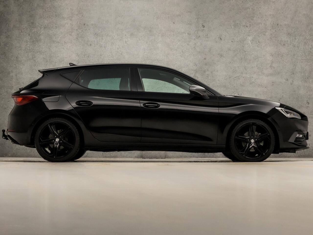 Seat LEON 1.0 TSI FR Intense Sport Automaat (APPLE CARPLAY, GROOT NAVI, CAMERA, TREKHAAK WEGKLAPBAAR, GETINT GLAS, SPORTSTOELEN, ADAPTIVE CRUISE, SFEERVERLICHTING, NIEUWSTAAT)