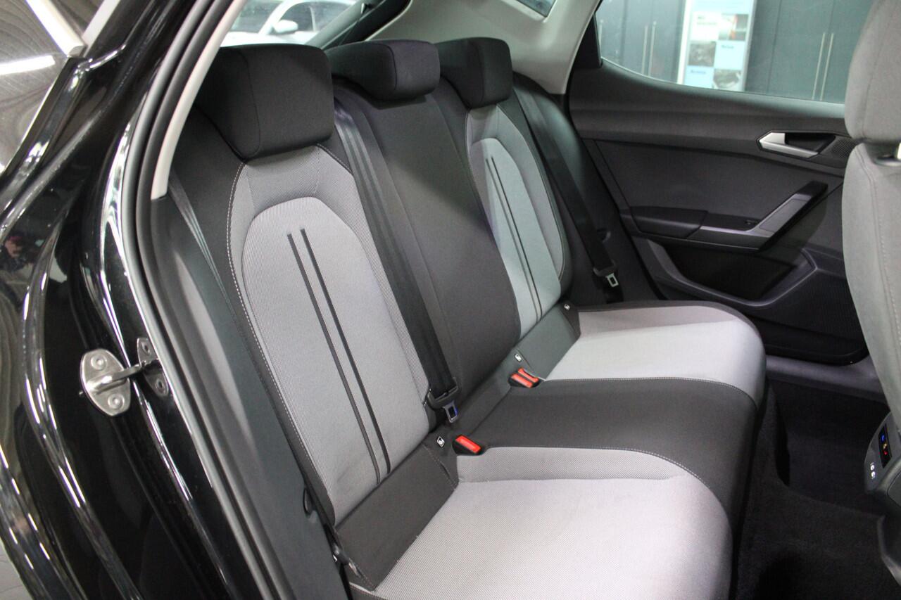 Seat LEON 1.5 eTSI Style Business Intense DSG / Automaat / 5 jaar garantie / Apple carplay / Android auto /