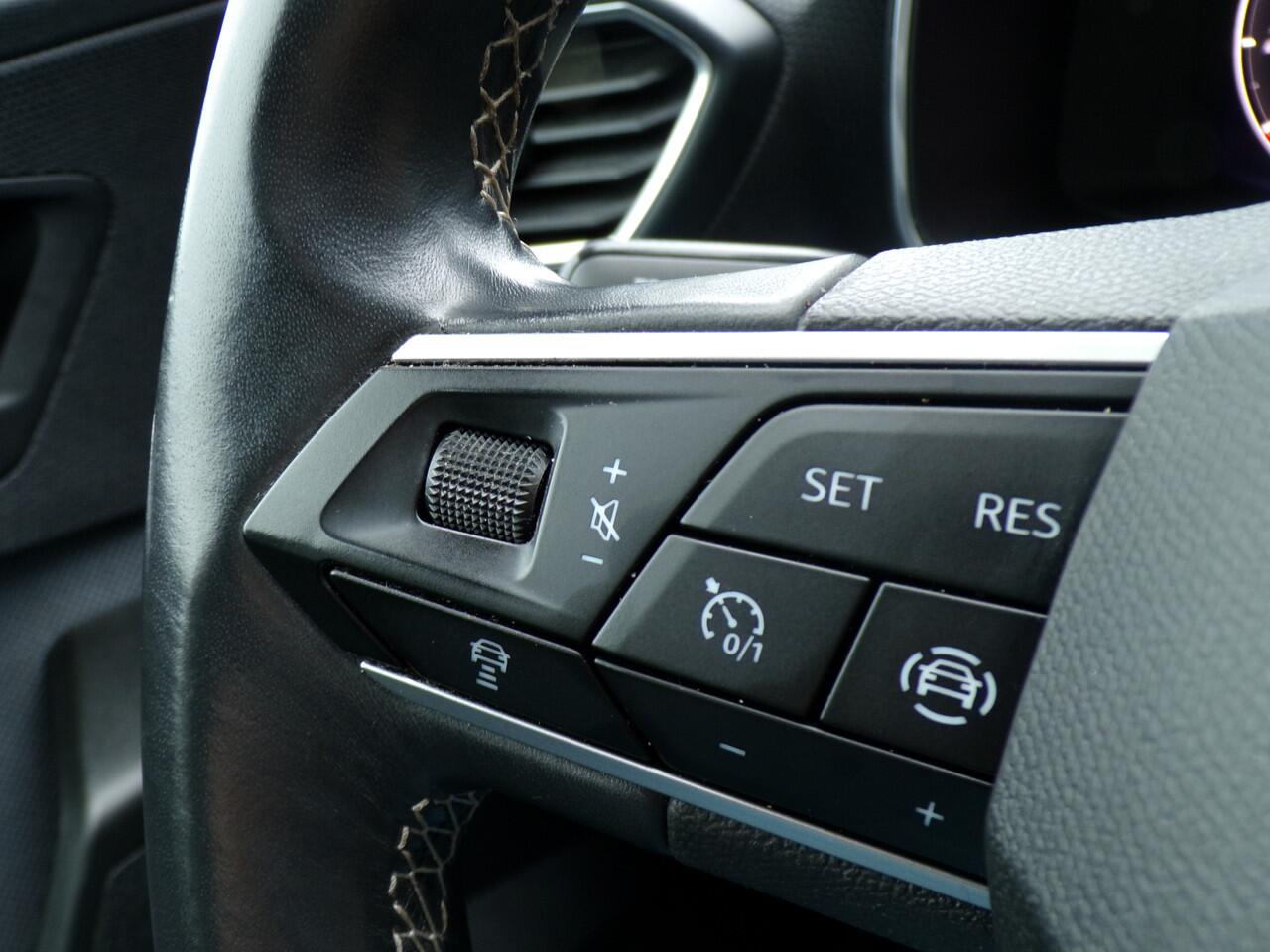 Seat LEON Sportstourer 1.5 TSI Style Launch Edition, Full LED / Trekhaak / Elektr. Schuifdak / Camera + Sensoren / Carplay + Android Auto